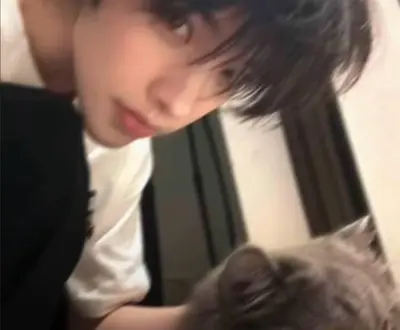 在吃饭的一只小白白ㅤㅤㅤㅤㅤㅤㅤㅤㅤㅤㅤ